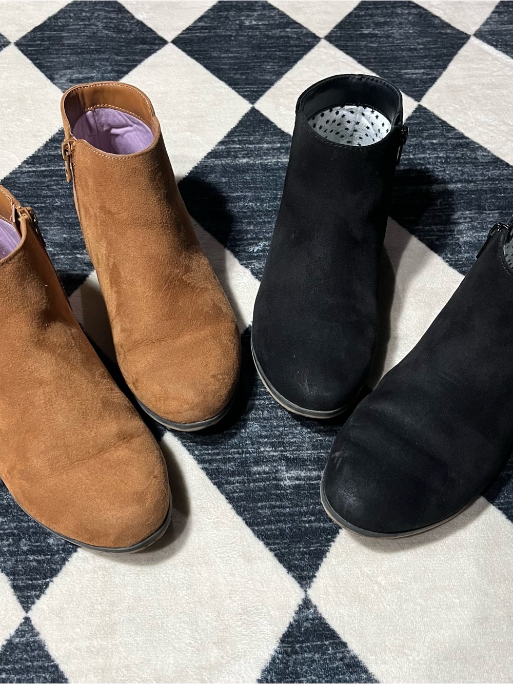 Cat & Jack Gurls Ankle Boots in Black and Brown Suede